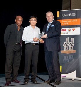 “新加坡杰出青年化学工程师”
2012年度唯一获奖人