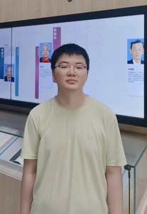 研一  孟新成
Xin-Cheng Meng