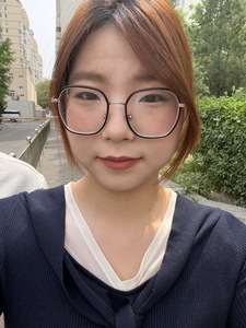 研一  潘菲菲
Fei-Fei Pan
